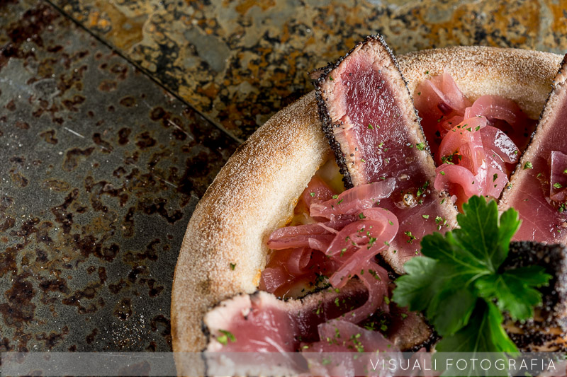 pizza-tagliata-tonno-olive
